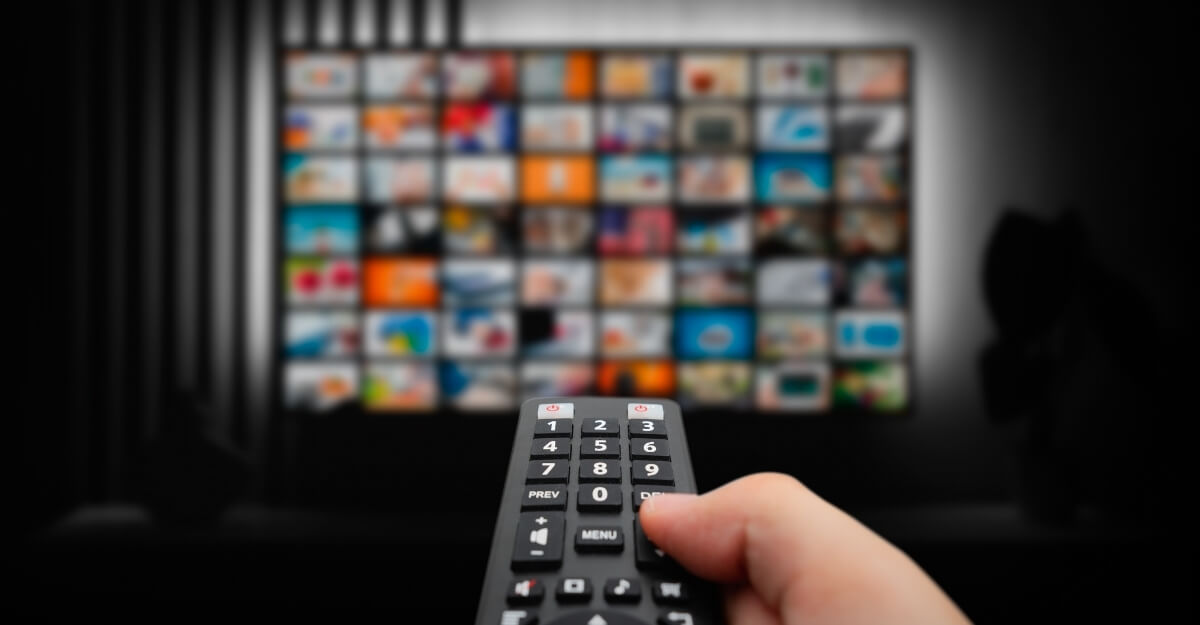 controle remoto tv canais streaming.jpg